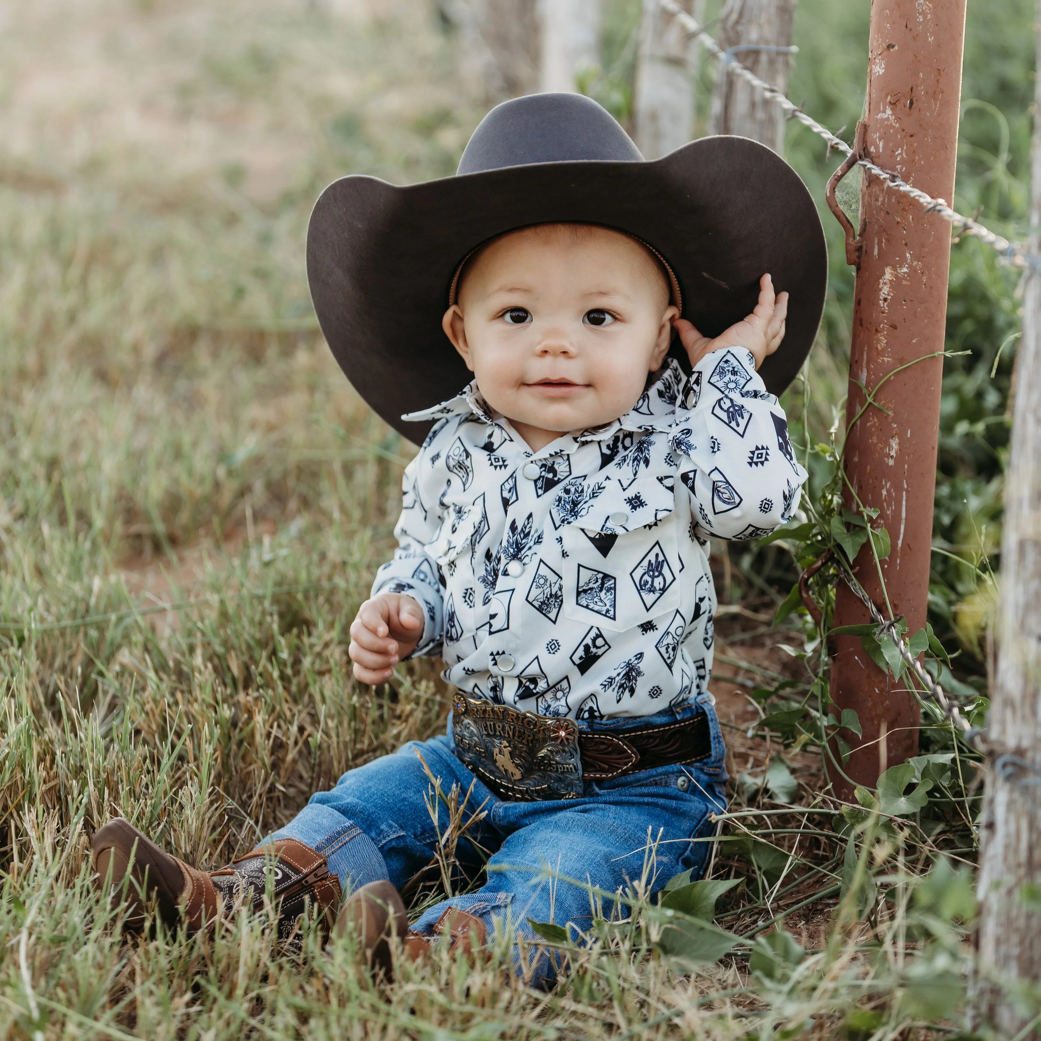 Shea Baby Boys Diamond Long Sleeve Pearl Snap Onesie – Crossfire Shea Baby Boys Diamond Long Sleeve Pearl Snap Onesie – Crossfire